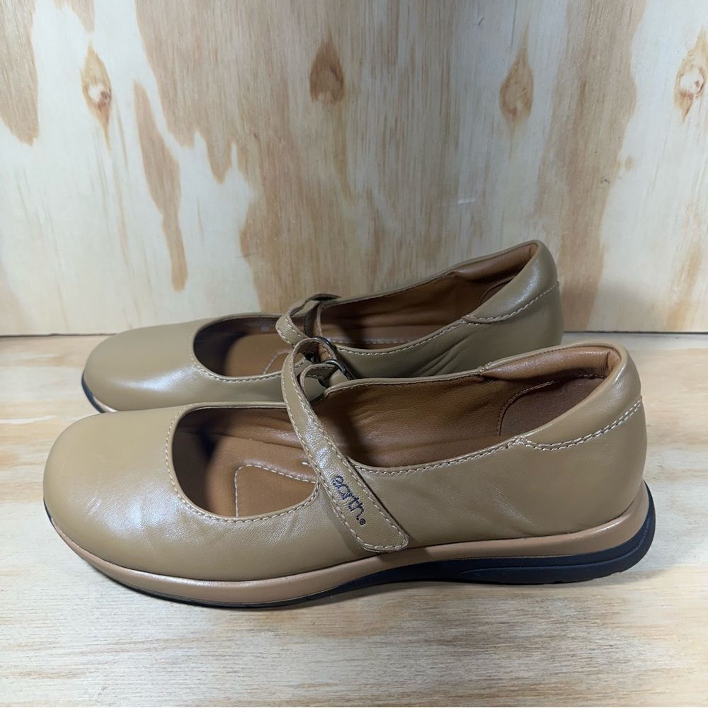 Earth Beige Leather Mary Jane Flats Women’s Size 11